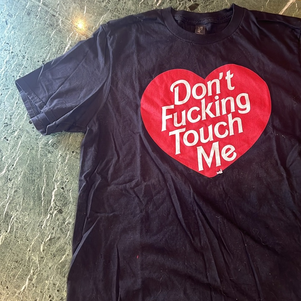 ANVIL Gildan Black Tee with Bold Red Heart Graphic - don’t fucking touch me!!!! - Picture 4 of 11